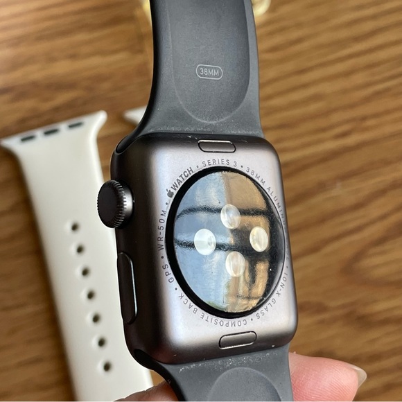 APPLE WATCH BUNDLE 🍎 Series 3 (38mm) w/ accessories & original packaging - Picture 9 of 16